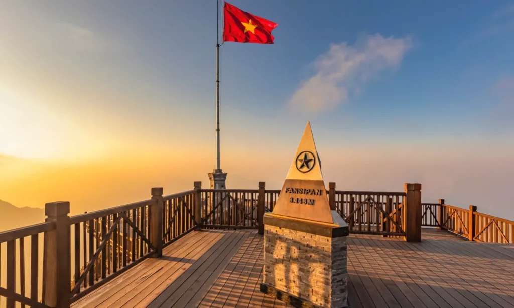 Review Trekking Fansipan (3.143m): Chinh Phục "Nóc Nhà Đông Dương" Qua Cung Đường Trạm Tôn