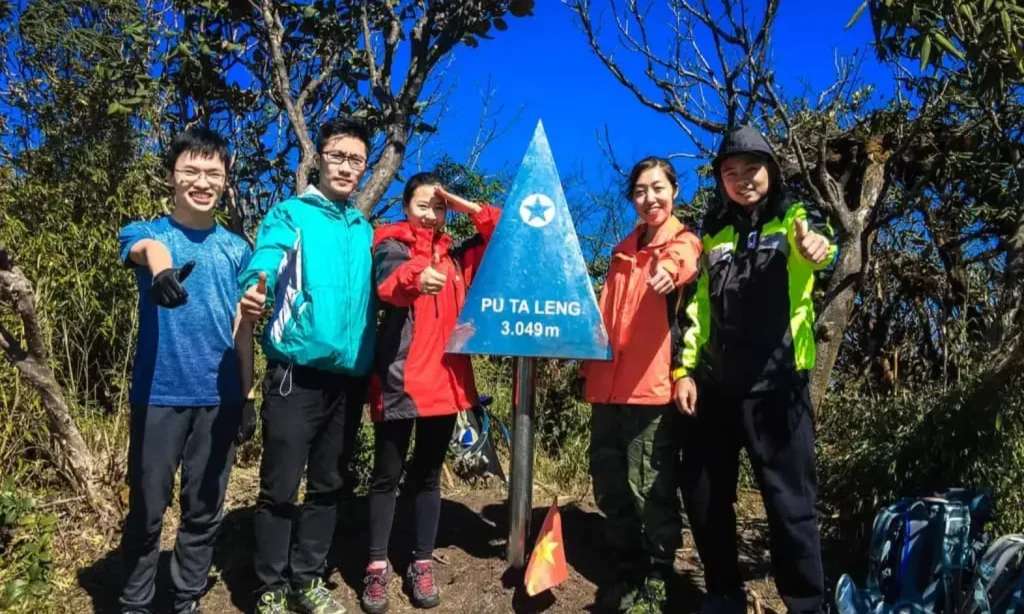 Đánh Giá Đỉnh Tà Chì Nhù (2.979m): Đại Dương Mây & Biển Hoa Chi Pâu Tím Rực